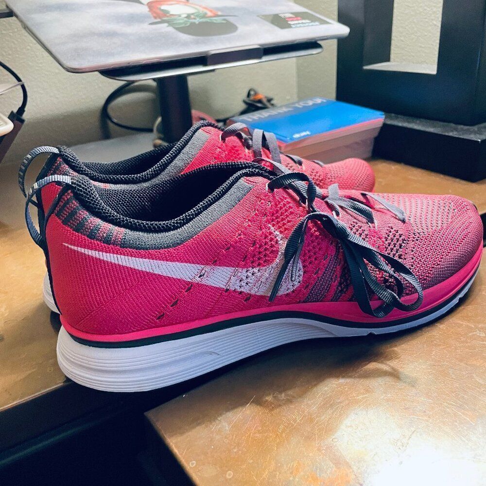 NEW Nike Flyknit Trainer Men's Shoes Flash Pink Grey Charcoal 6.5 US 532984-611